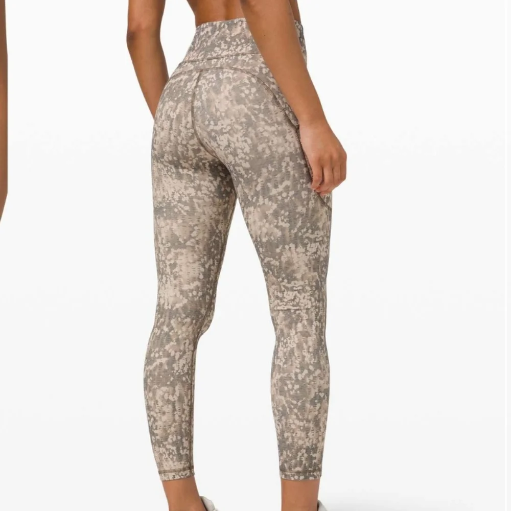 Lululemon Invigorate High Rise Tight 25" 4 - Picture 2 of 9